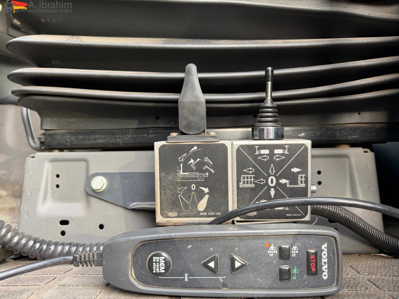 Volvo FH500 Meiller RK 20.70 | Lift-Lenkachse | 6x2 | Globetrotter - Horgos rakodó teherautó: 4 kép. Volvo FH500 Meiller RK 20.70 | Lift-Lenkachse | 6x2 | Globetrotter - Horgos rakodó teherautó: 4 kép.