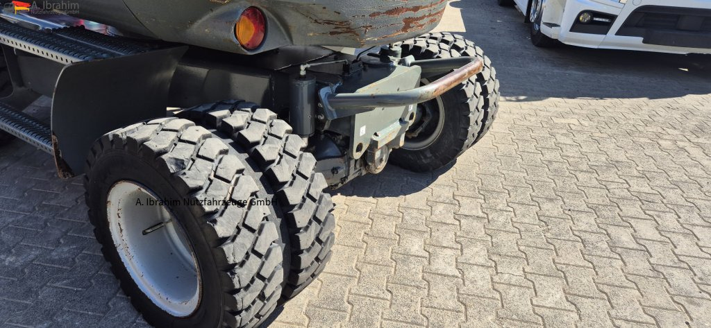 Wacker Neuson 6503 E05-07 hydr. Schnellwechsler mit Oilquick - Gumikerekes kotró: 3 kép. Wacker Neuson 6503 E05-07 hydr. Schnellwechsler mit Oilquick - Gumikerekes kotró: 3 kép.