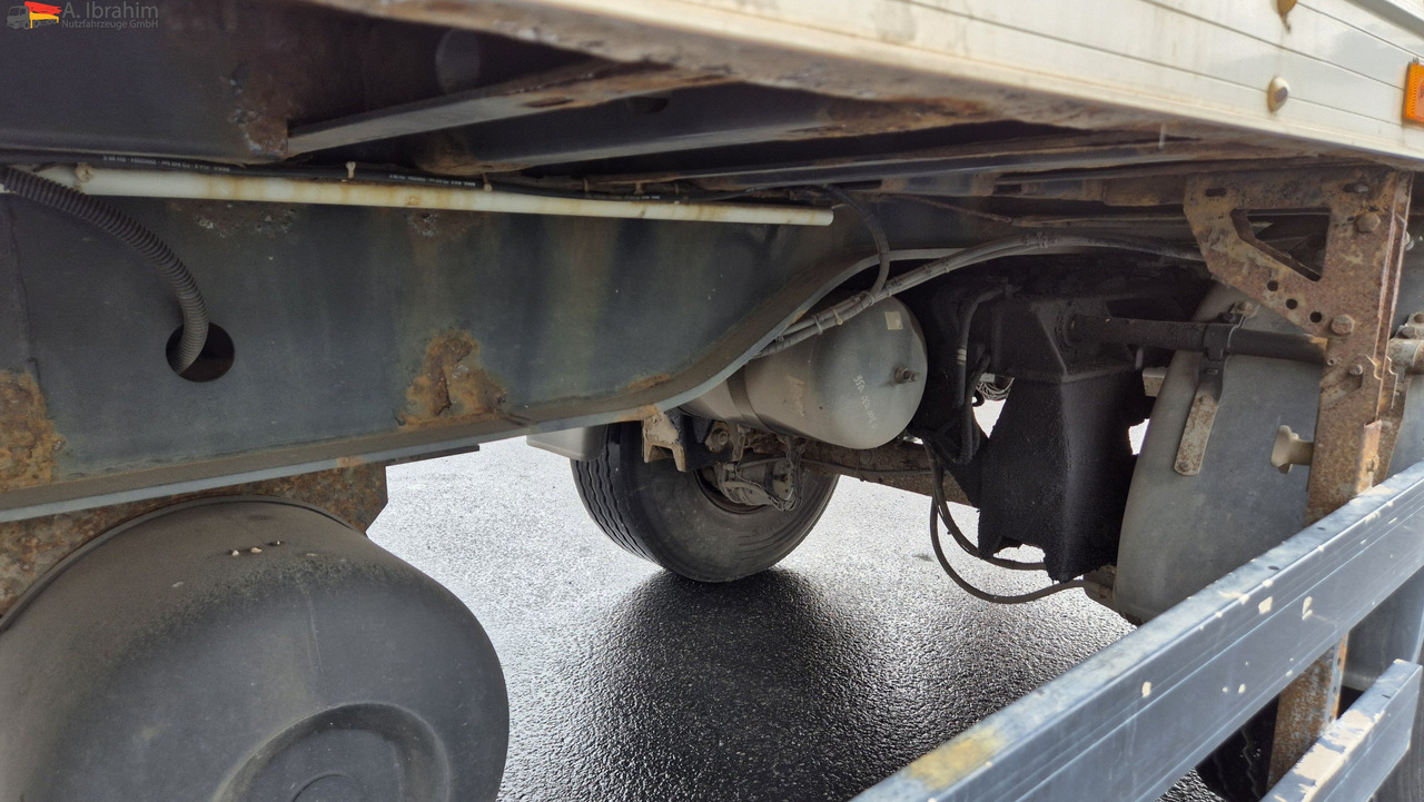 Wagen Meyer MSK 10 Mitsubishi TSV2000D - Félpótkocsi hűtős: 3 kép. Wagen Meyer MSK 10 Mitsubishi TSV2000D - Félpótkocsi hűtős: 3 kép.