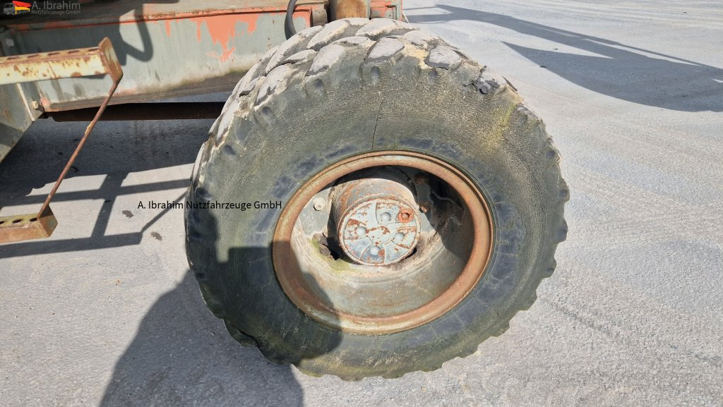 Zeppelin ZM 15 Zustand normal Deutz Motor - Gumikerekes kotró: 3 kép. Zeppelin ZM 15 Zustand normal Deutz Motor - Gumikerekes kotró: 3 kép.