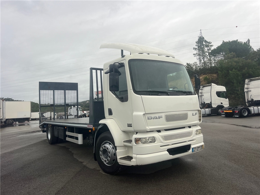 DAF LF 55.220 - Platós teherautó: 3 kép. DAF LF 55.220 - Platós teherautó: 3 kép.