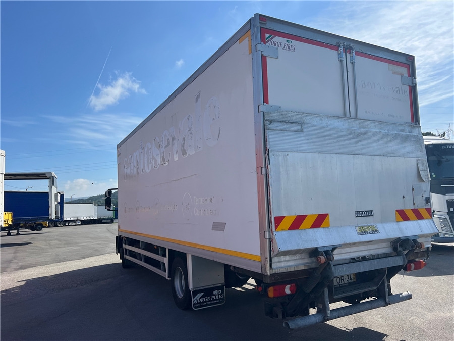 Hűtős teherautó Iveco 140E25: 6 kép. Hűtős teherautó Iveco 140E25: 6 kép.