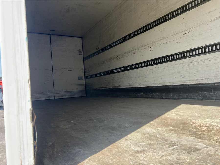 Hűtős teherautó Iveco 140E25: 7 kép. Hűtős teherautó Iveco 140E25: 7 kép.