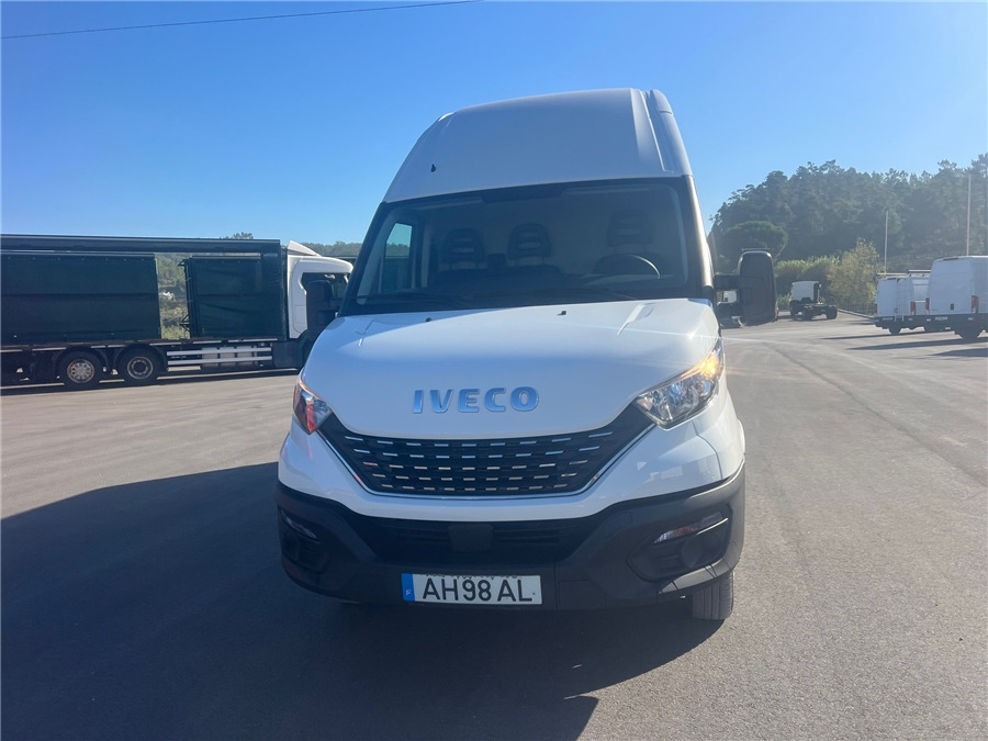 Iveco 35C16 - Furgon: 2 kép. Iveco 35C16 - Furgon: 2 kép.