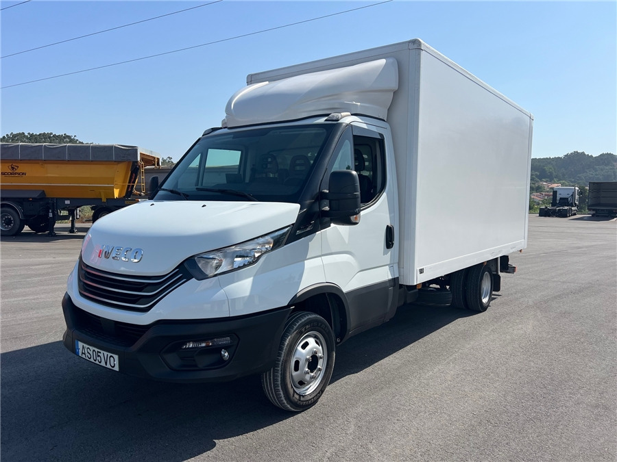 Iveco 35C16HA8 - Dobozos felépítményű teherautó: 1 kép. Iveco 35C16HA8 - Dobozos felépítményű teherautó: 1 kép.