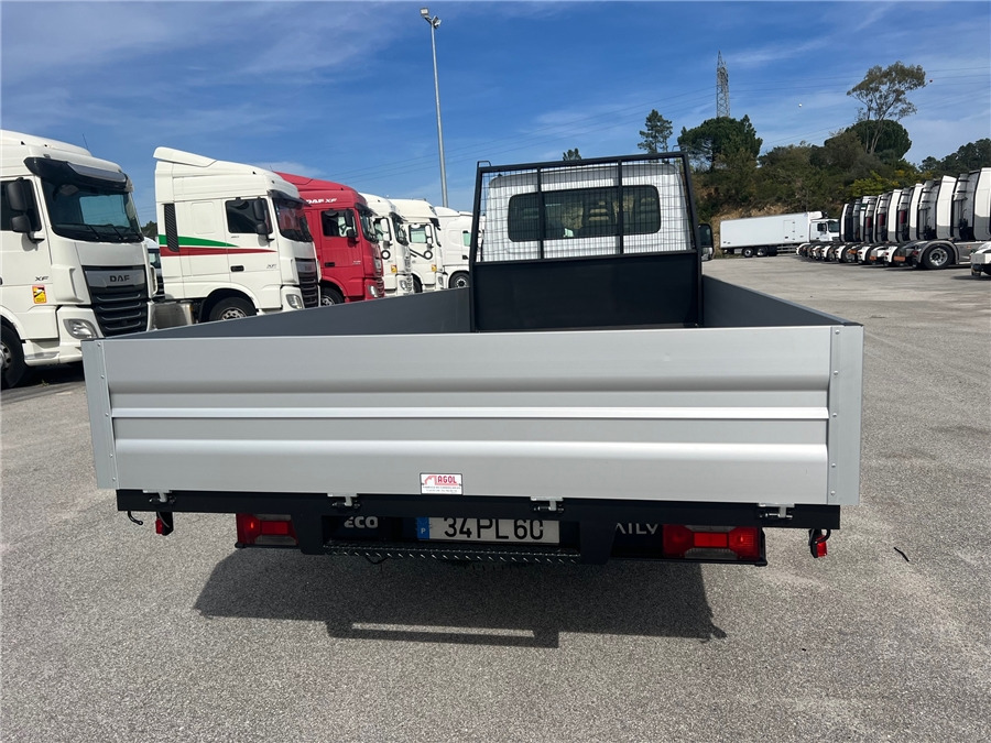Iveco 35C17 - Platós kisteherautó: 5 kép. Iveco 35C17 - Platós kisteherautó: 5 kép.