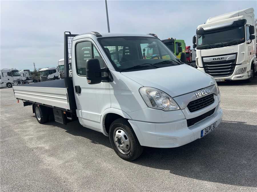 Iveco 35C17 - Platós kisteherautó: 3 kép. Iveco 35C17 - Platós kisteherautó: 3 kép.