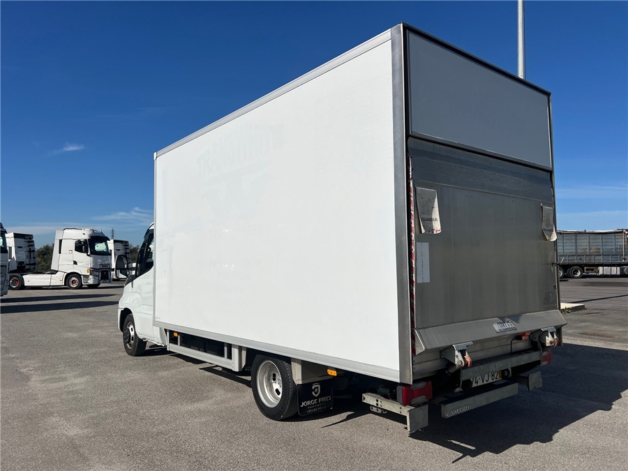Iveco daily 35-180 - Hűtős kisteherautó: 4 kép. Iveco daily 35-180 - Hűtős kisteherautó: 4 kép.