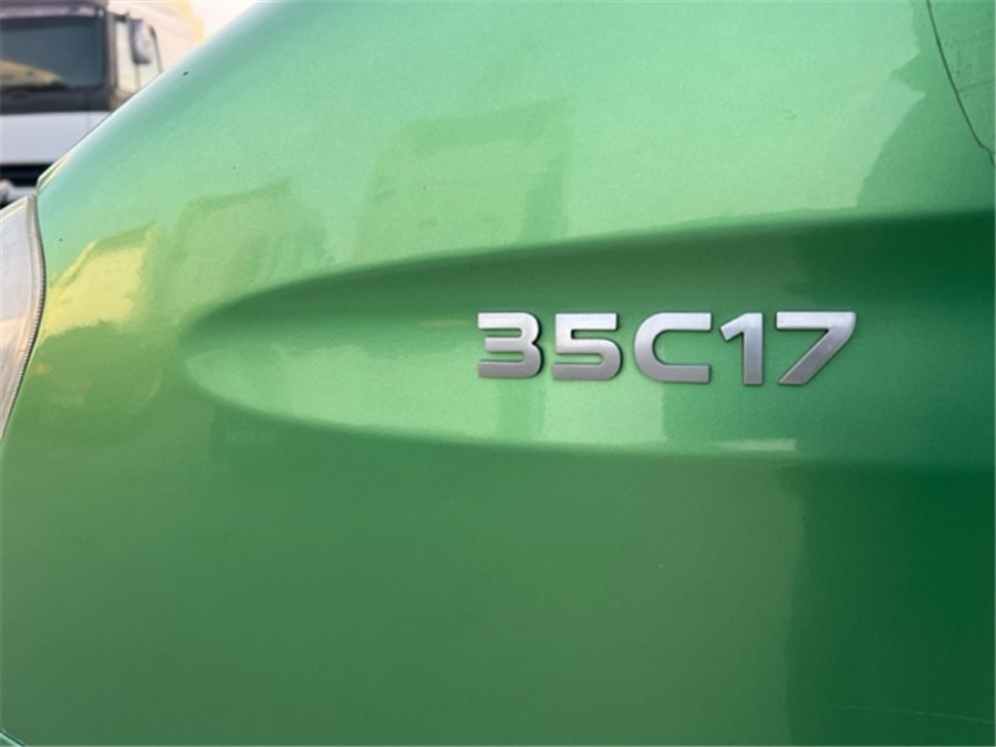 Iveco 35C17 - Kisteherautó: 5 kép. Iveco 35C17 - Kisteherautó: 5 kép.