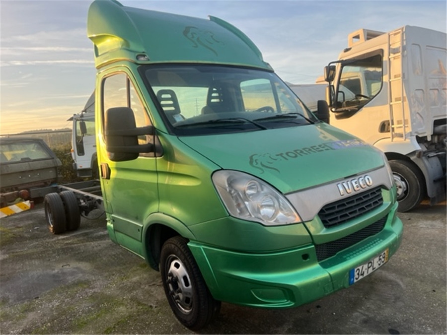 Iveco 35C17 - Kisteherautó: 2 kép. Iveco 35C17 - Kisteherautó: 2 kép.