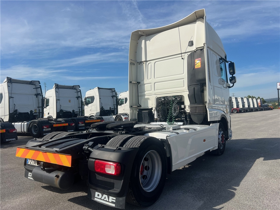 DAF XF 105/480 - Nyergesvontató: 4 kép. DAF XF 105/480 - Nyergesvontató: 4 kép.