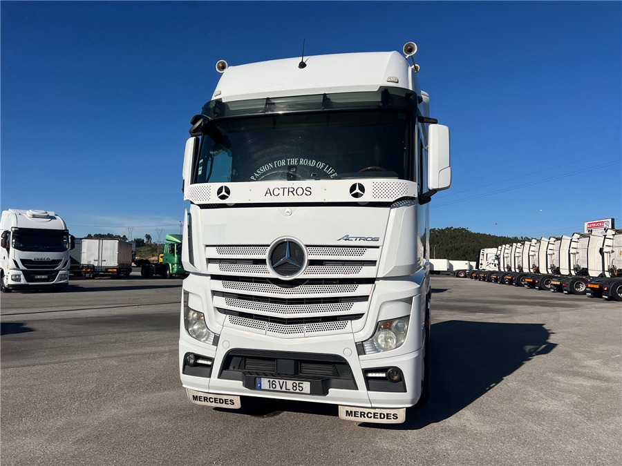 MERCEDES-BENZ 1863 AMG / RETARDER - Nyergesvontató: 2 kép. MERCEDES-BENZ 1863 AMG / RETARDER - Nyergesvontató: 2 kép.