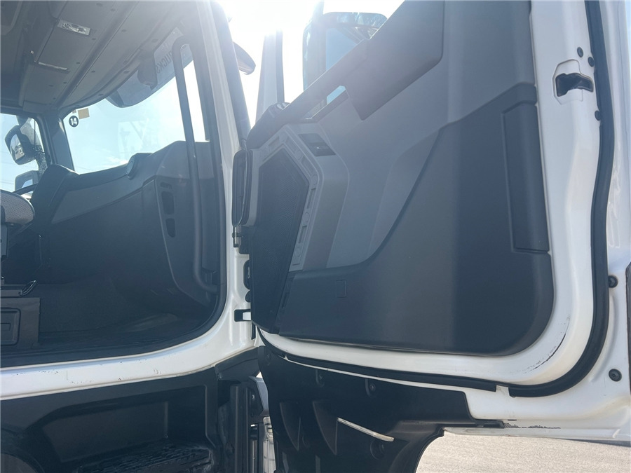 Renault C 460 lízing Renault C 460: 12 kép.