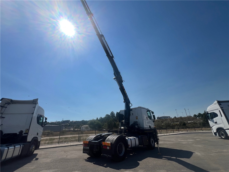 Renault C 460 T - Nyergesvontató: 5 kép. Renault C 460 T - Nyergesvontató: 5 kép.