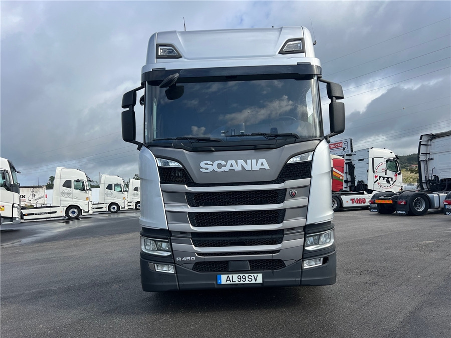 Scania R450 - Nyergesvontató: 2 kép. Scania R450 - Nyergesvontató: 2 kép.