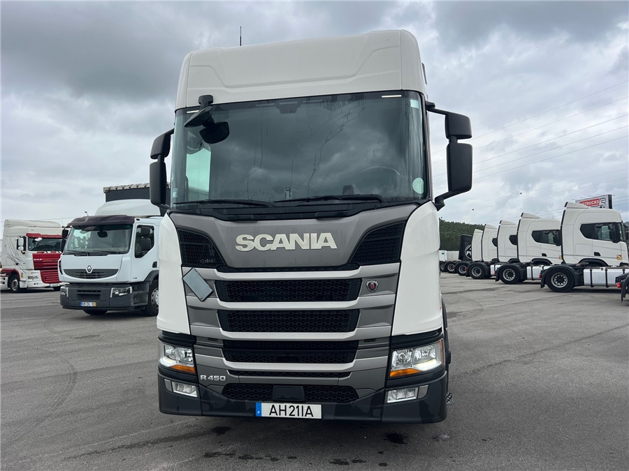 Scania R450 - Nyergesvontató: 2 kép. Scania R450 - Nyergesvontató: 2 kép.