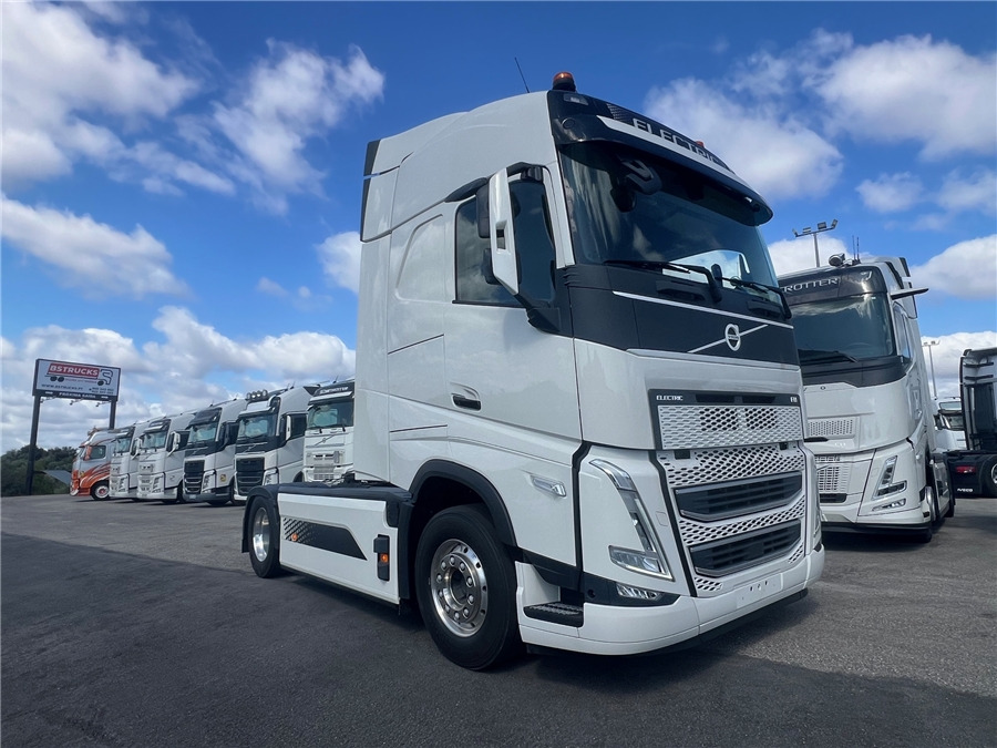 Volvo ELETRIC - BATERIA (BEV) - Nyergesvontató: 4 kép. Volvo ELETRIC - BATERIA (BEV) - Nyergesvontató: 4 kép.