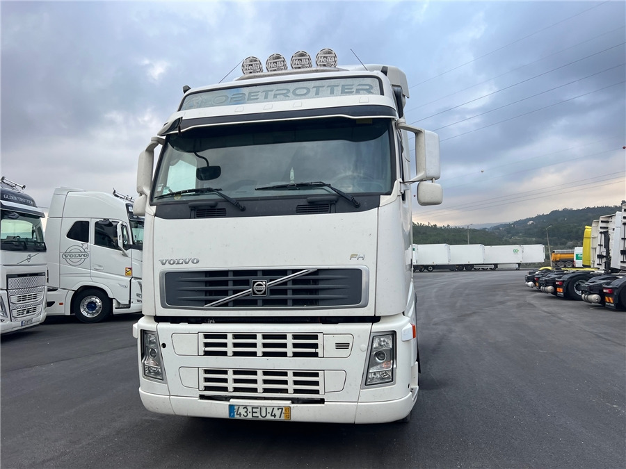 Volvo FH 480 - Nyergesvontató: 2 kép. Volvo FH 480 - Nyergesvontató: 2 kép.