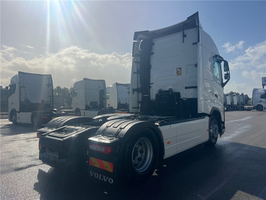 Volvo FH500 / RETARDER / IPARKCOOL - Nyergesvontató: 4 kép. Volvo FH500 / RETARDER / IPARKCOOL - Nyergesvontató: 4 kép.