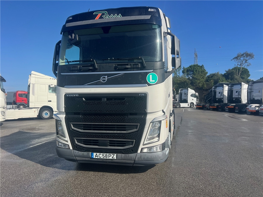 Volvo FH500 / RETARDER / IPARKCOOL - Nyergesvontató: 2 kép. Volvo FH500 / RETARDER / IPARKCOOL - Nyergesvontató: 2 kép.