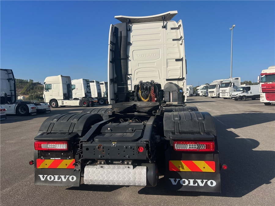 Volvo FH540 / RETARDER - Nyergesvontató: 5 kép. Volvo FH540 / RETARDER - Nyergesvontató: 5 kép.