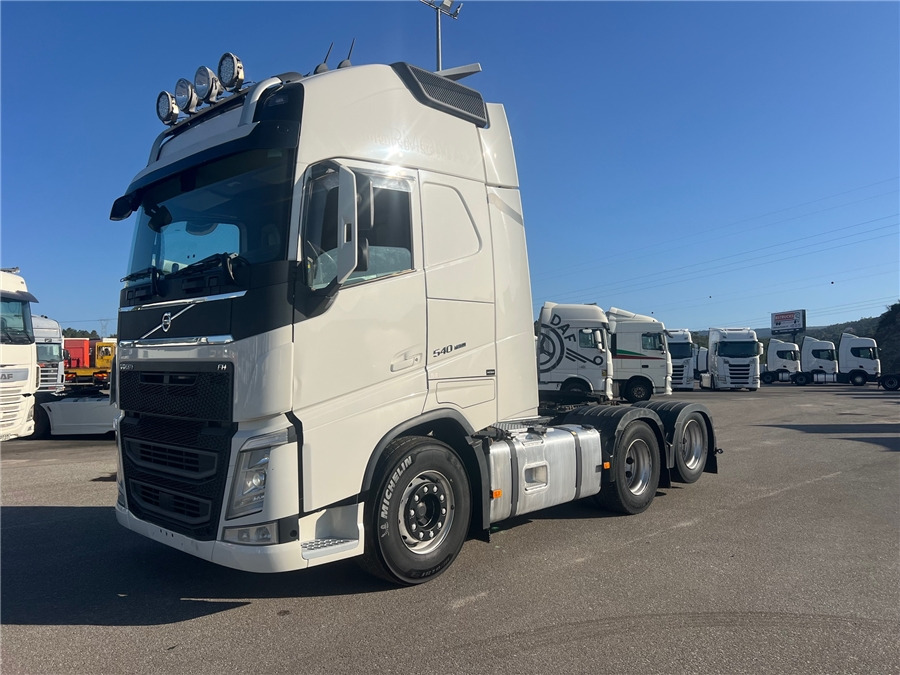 Volvo FH540 / RETARDER - Nyergesvontató: 3 kép. Volvo FH540 / RETARDER - Nyergesvontató: 3 kép.
