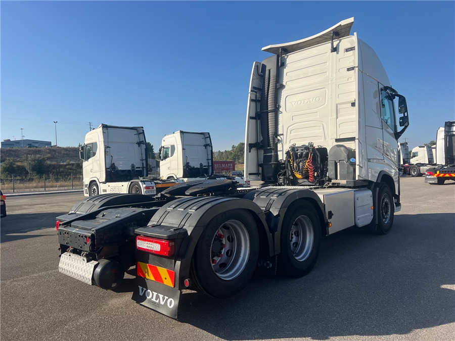 Volvo FH540 / RETARDER - Nyergesvontató: 4 kép. Volvo FH540 / RETARDER - Nyergesvontató: 4 kép.