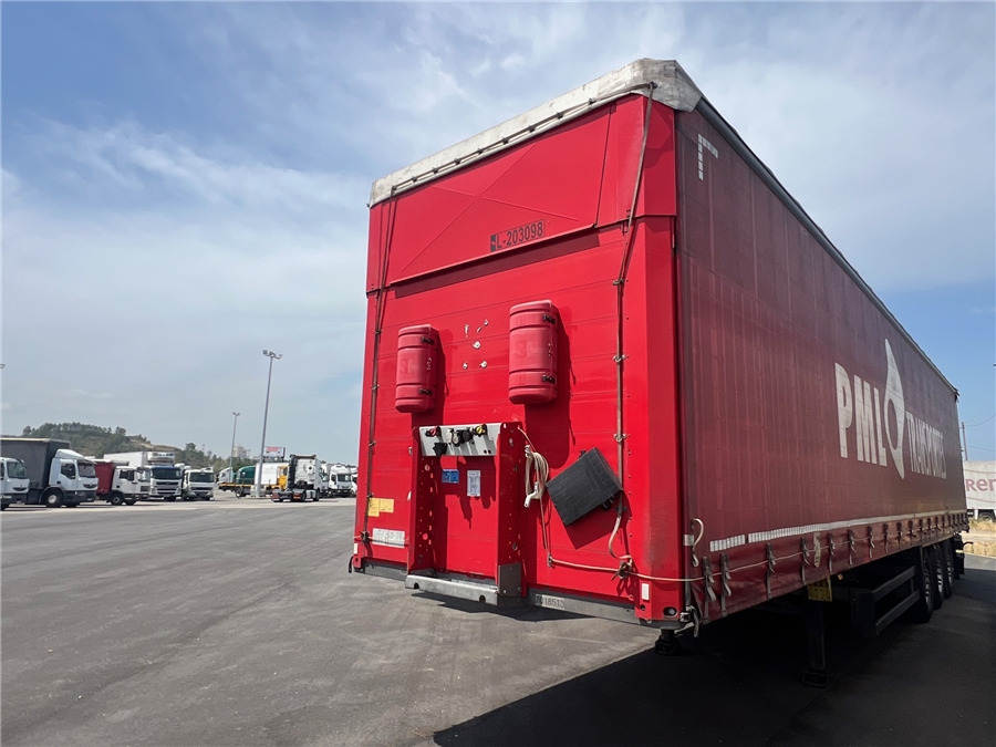 SCHMITZ CARGOBULL SCB-S3T TETO ELEVAR - Ponyvás félpótkocsi: 1 kép. SCHMITZ CARGOBULL SCB-S3T TETO ELEVAR - Ponyvás félpótkocsi: 1 kép.
