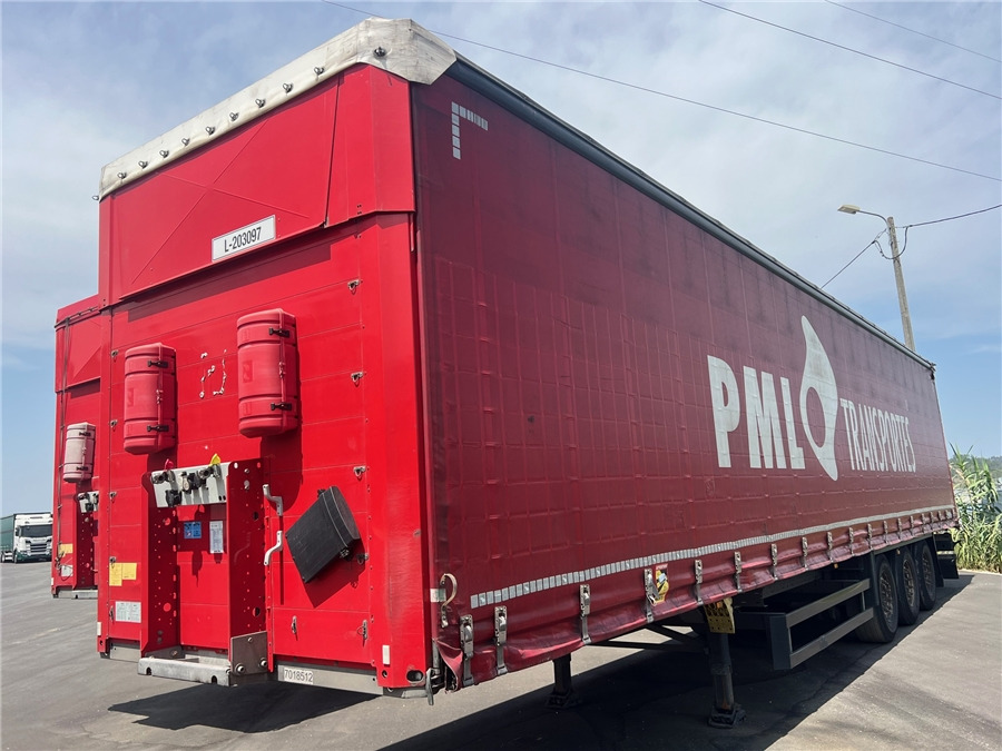 SCHMITZ CARGOBULL SCB-S3T TETO ELEVAR - Ponyvás félpótkocsi: 1 kép. SCHMITZ CARGOBULL SCB-S3T TETO ELEVAR - Ponyvás félpótkocsi: 1 kép.