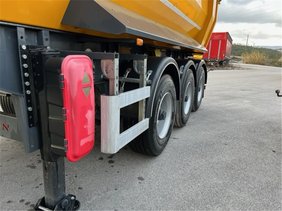 Scorpion - Félpótkocsi billenőplatós: 4 kép. Scorpion - Félpótkocsi billenőplatós: 4 kép.