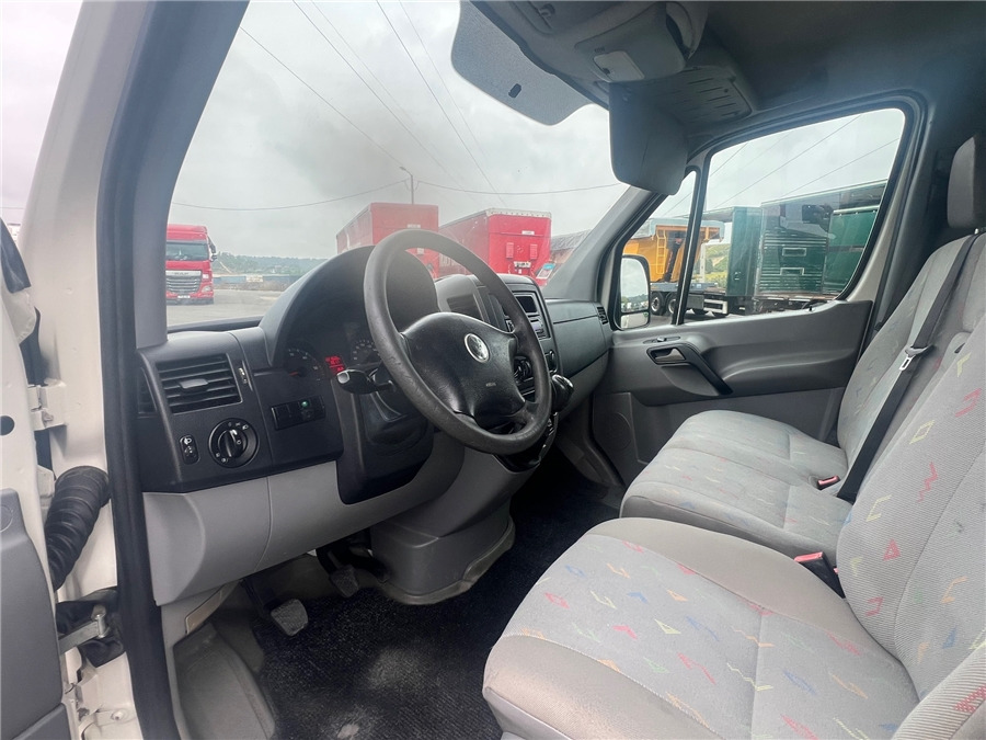 Dobozos kisteherautó, Duplakabinos kisteherautó VOLKSWAGEN CRAFTER: 14 kép. Dobozos kisteherautó, Duplakabinos kisteherautó VOLKSWAGEN CRAFTER: 14 kép.