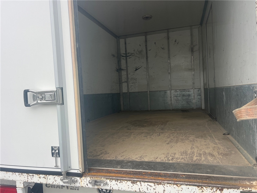 Dobozos kisteherautó, Duplakabinos kisteherautó VOLKSWAGEN CRAFTER: 8 kép. Dobozos kisteherautó, Duplakabinos kisteherautó VOLKSWAGEN CRAFTER: 8 kép.