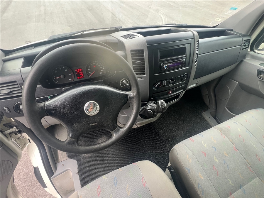 Dobozos kisteherautó, Duplakabinos kisteherautó VOLKSWAGEN CRAFTER: 16 kép. Dobozos kisteherautó, Duplakabinos kisteherautó VOLKSWAGEN CRAFTER: 16 kép.