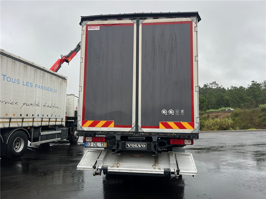 Volvo FE 280 - Ponyvás teherautó: 5 kép. Volvo FE 280 - Ponyvás teherautó: 5 kép.