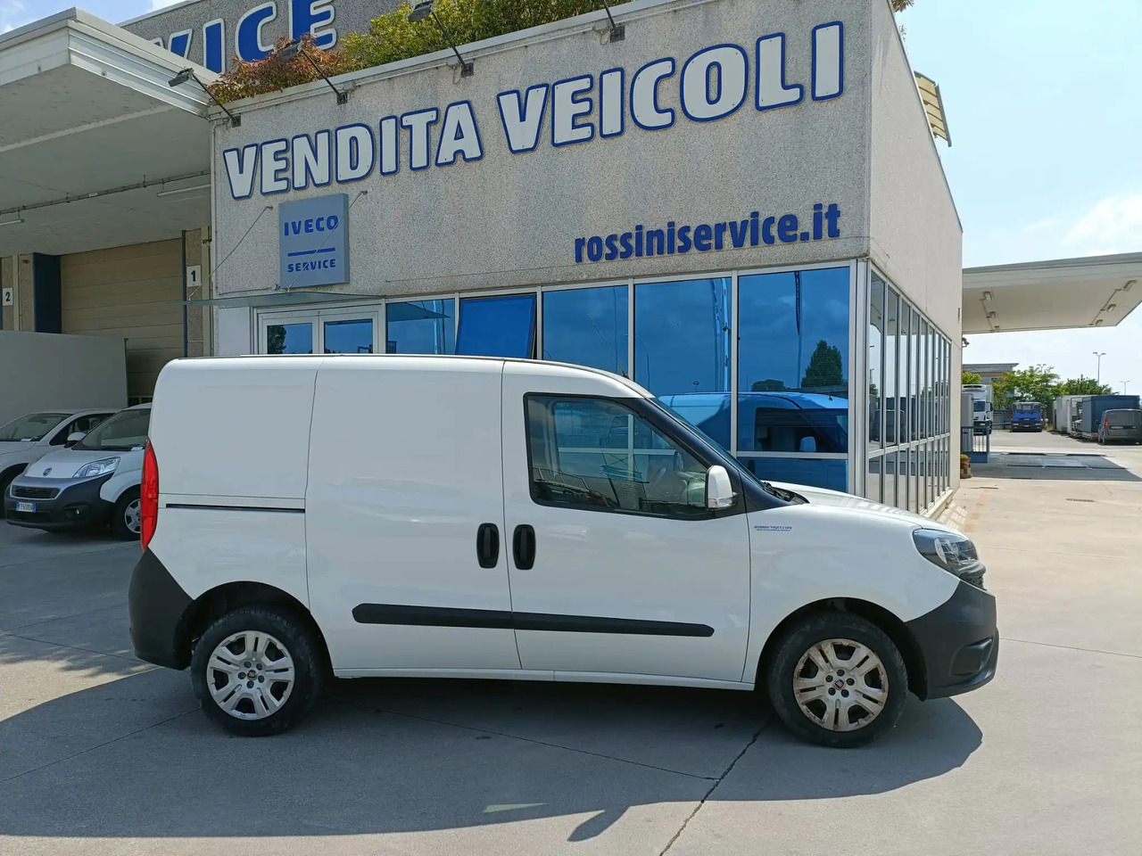FIAT DOBLO CARGO 1.3 MJT SX - Furgon: 1 kép. FIAT DOBLO CARGO 1.3 MJT SX - Furgon: 1 kép.