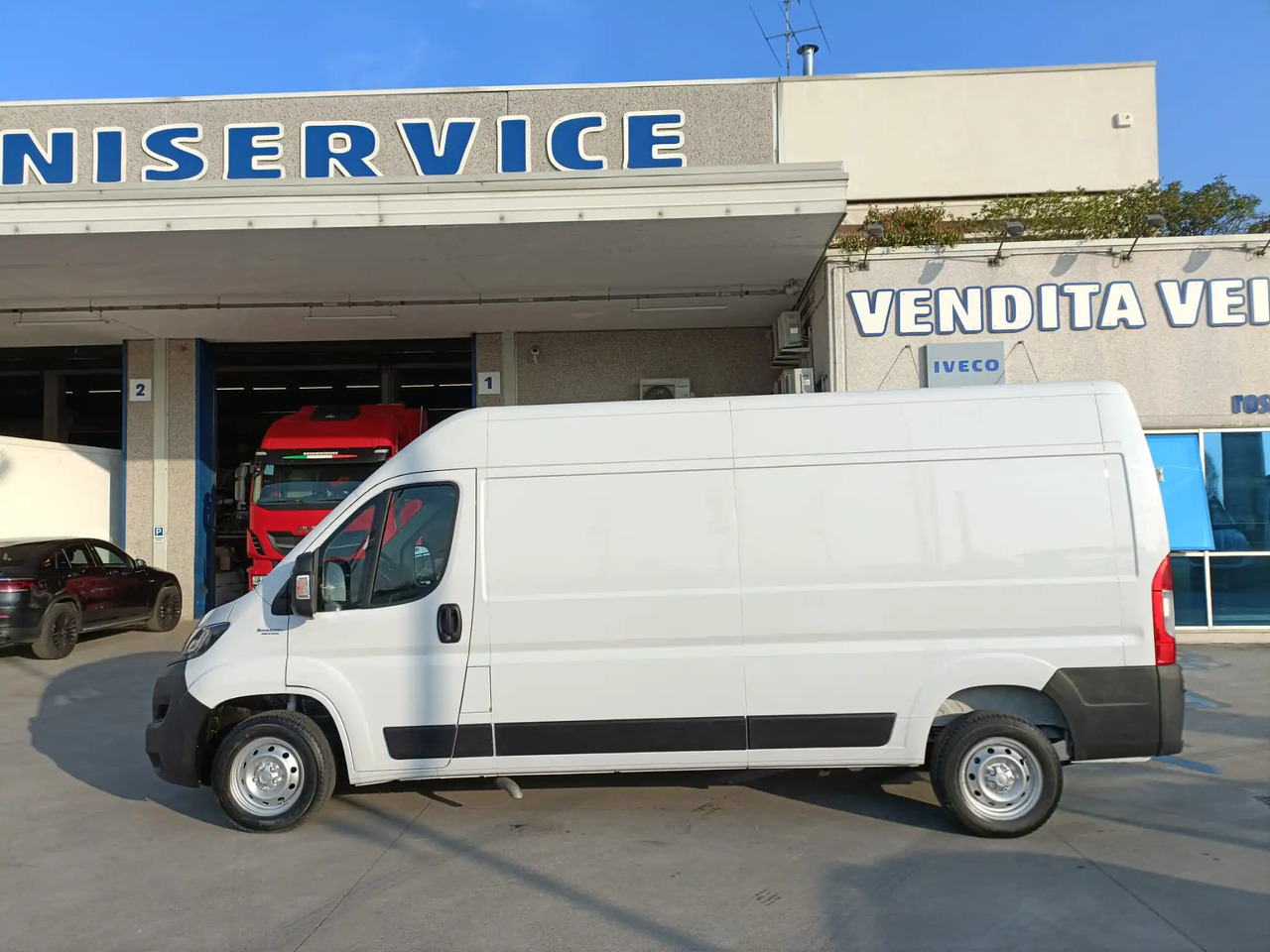 FIAT DUCATO 35 L3H2 - Furgon: 5 kép. FIAT DUCATO 35 L3H2 - Furgon: 5 kép.