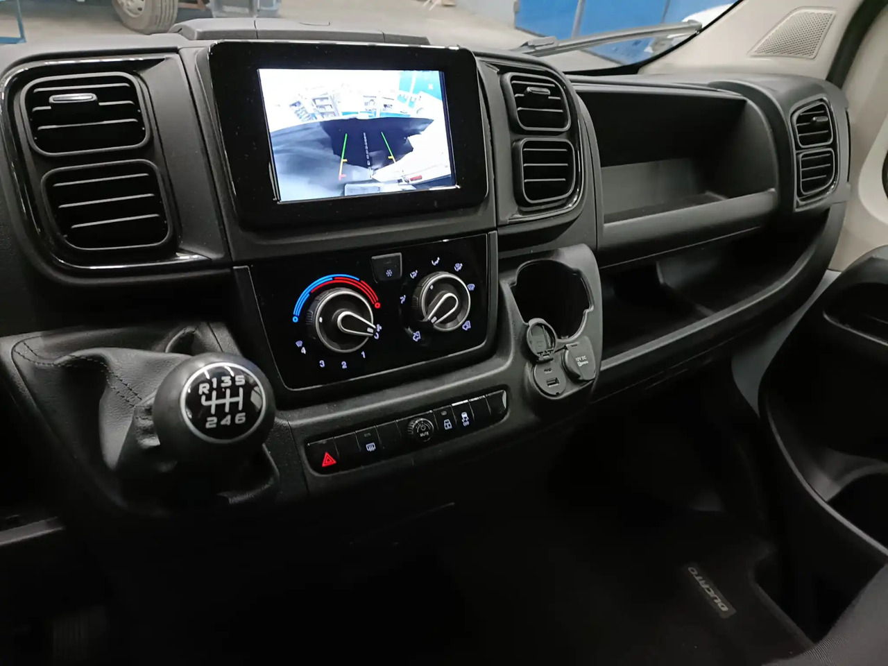 FIAT DUCATO 35 L3H2 - Furgon: 3 kép. FIAT DUCATO 35 L3H2 - Furgon: 3 kép.