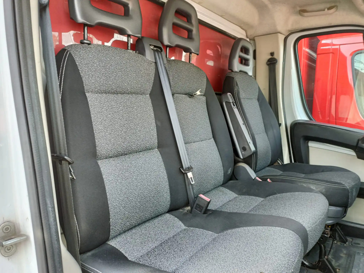 FIAT DUCATO BOX - Dobozos kisteherautó: 5 kép. FIAT DUCATO BOX - Dobozos kisteherautó: 5 kép.