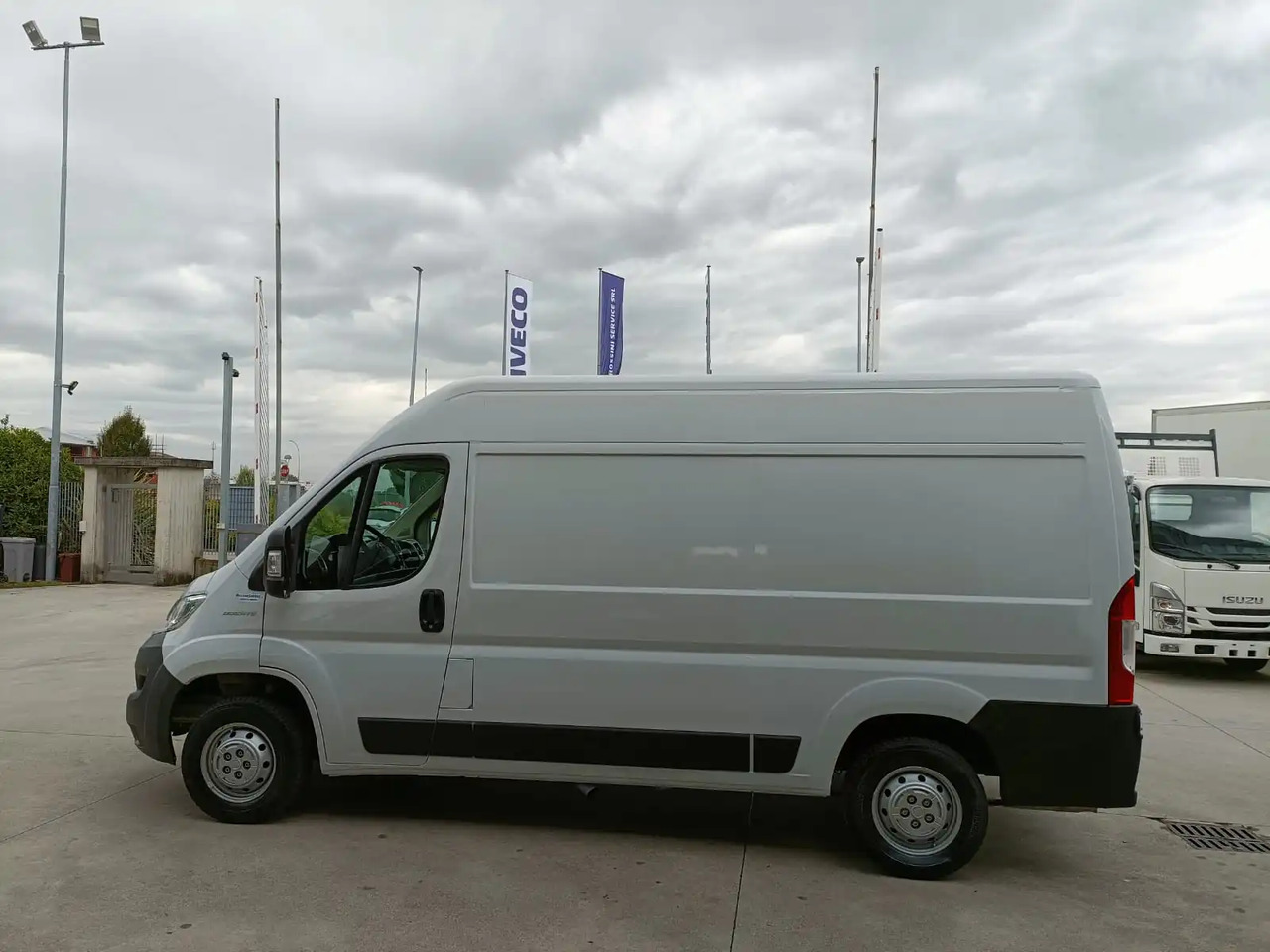 FIAT DUCATO L2H2 - Furgon: 3 kép. FIAT DUCATO L2H2 - Furgon: 3 kép.