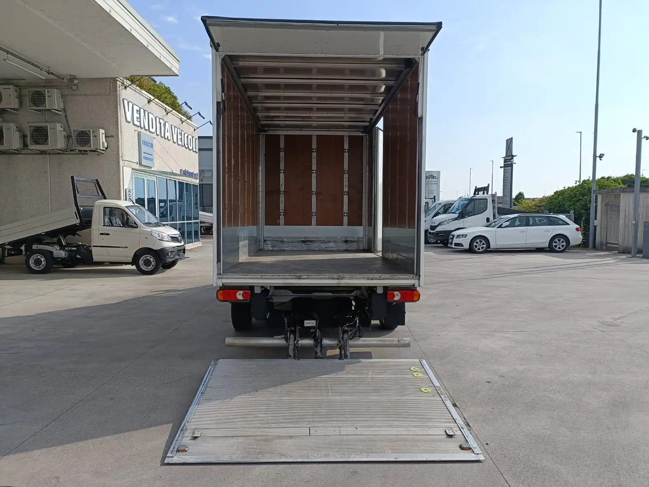 Dobozos kisteherautó FIAT DUCATO MAXI: 6 kép.
