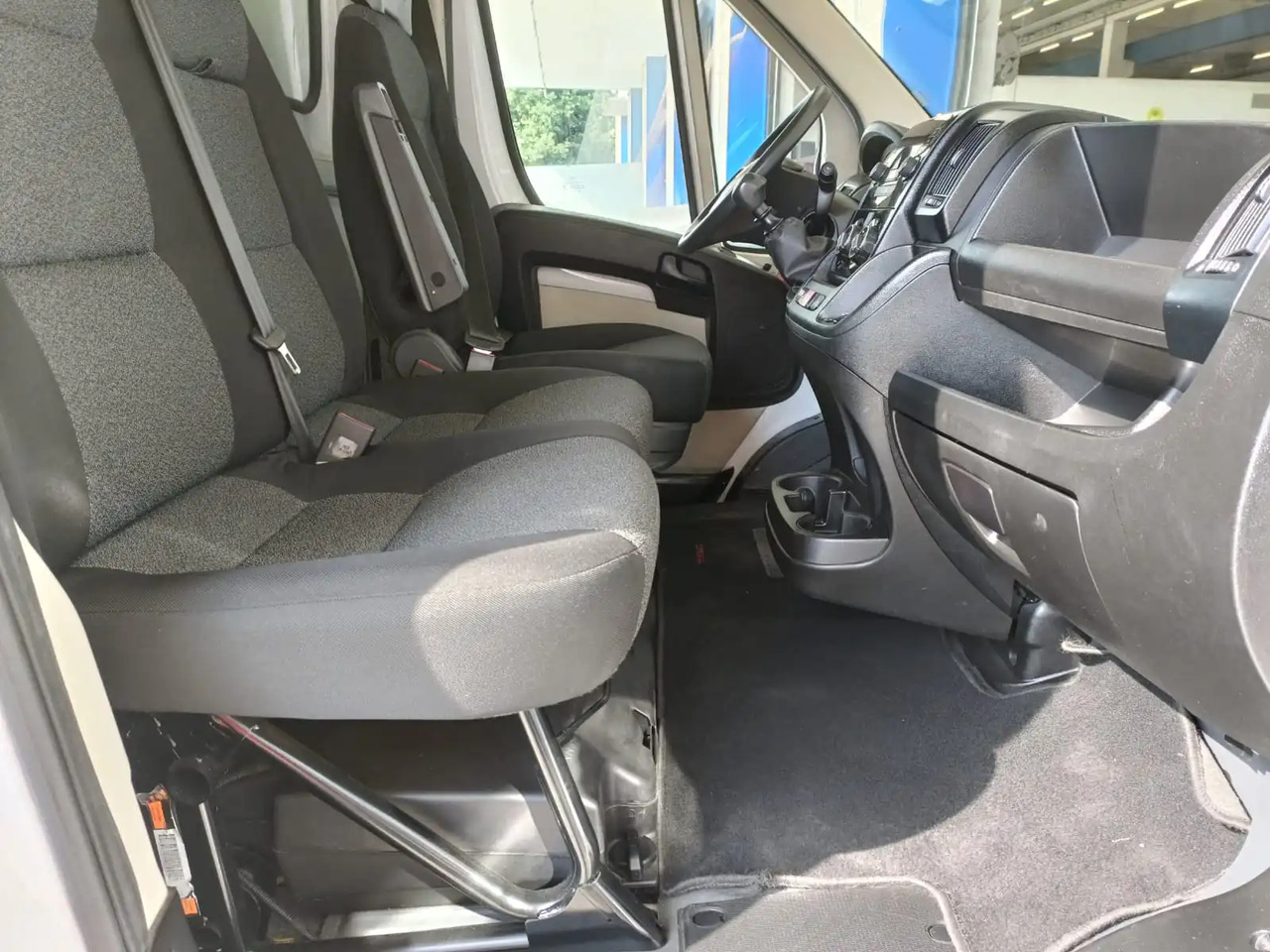 Interior photo 1: Dobozos kisteherautó FIAT DUCATO MAXI