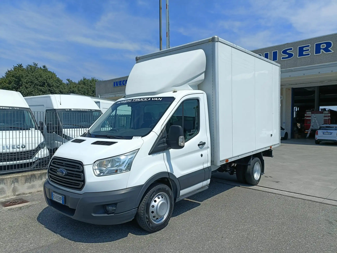 FORD TRANSIT FURGONATO BOX - Dobozos kisteherautó: 4 kép. FORD TRANSIT FURGONATO BOX - Dobozos kisteherautó: 4 kép.