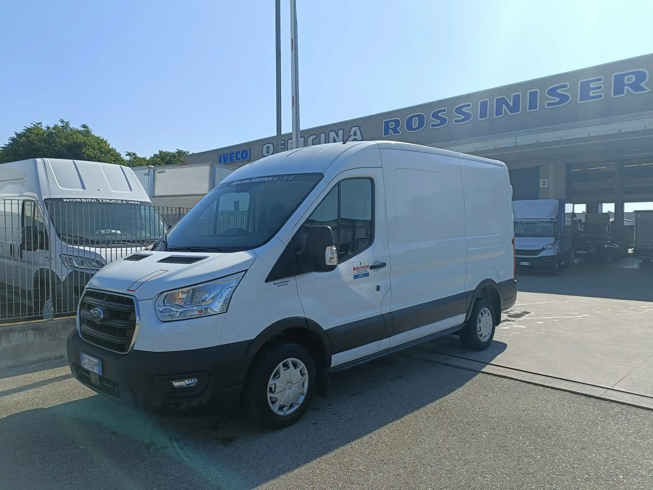 FORD TRANSIT FURGONE STANDARD - Furgon: 5 kép. FORD TRANSIT FURGONE STANDARD - Furgon: 5 kép.