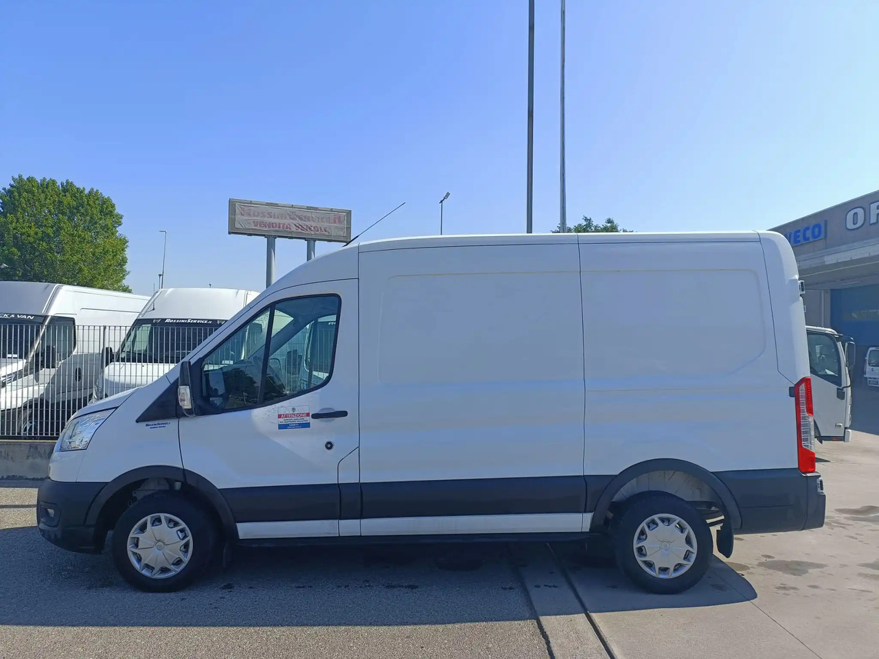 FORD TRANSIT FURGONE STANDARD - Furgon: 4 kép. FORD TRANSIT FURGONE STANDARD - Furgon: 4 kép.