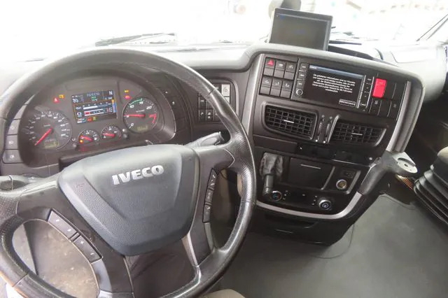 IVECO AS260S42 Y/FP - Alvaz teherautó: 5 kép. IVECO AS260S42 Y/FP - Alvaz teherautó: 5 kép.