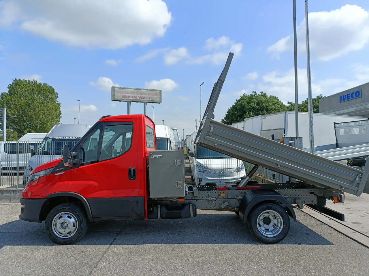 IVECO DAILY 35C12 RIBALTABILE - Billenőplatós kisteherautó: 2 kép. IVECO DAILY 35C12 RIBALTABILE - Billenőplatós kisteherautó: 2 kép.