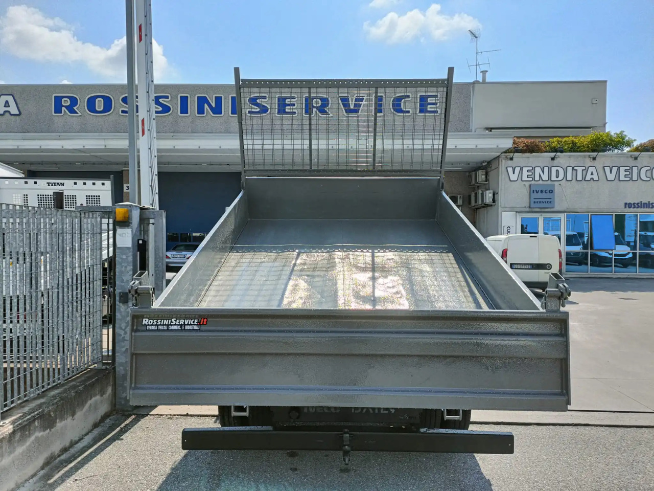 IVECO DAILY 35C12 RIBALTABILE - Billenőplatós kisteherautó: 5 kép. IVECO DAILY 35C12 RIBALTABILE - Billenőplatós kisteherautó: 5 kép.