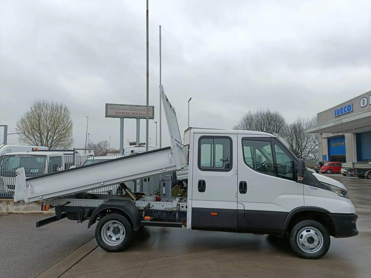 IVECO DAILY 35C14 DOPPIA CABINA RIBALTABILE 2.3 - Billenőplatós kisteherautó: 3 kép. IVECO DAILY 35C14 DOPPIA CABINA RIBALTABILE 2.3 - Billenőplatós kisteherautó: 3 kép.