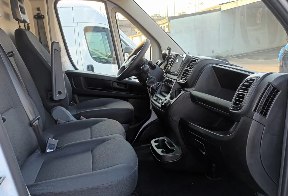 IVECO DAILY 35C14 L1H1 CNG METANO 3.0 - Furgon: 3 kép. IVECO DAILY 35C14 L1H1 CNG METANO 3.0 - Furgon: 3 kép.