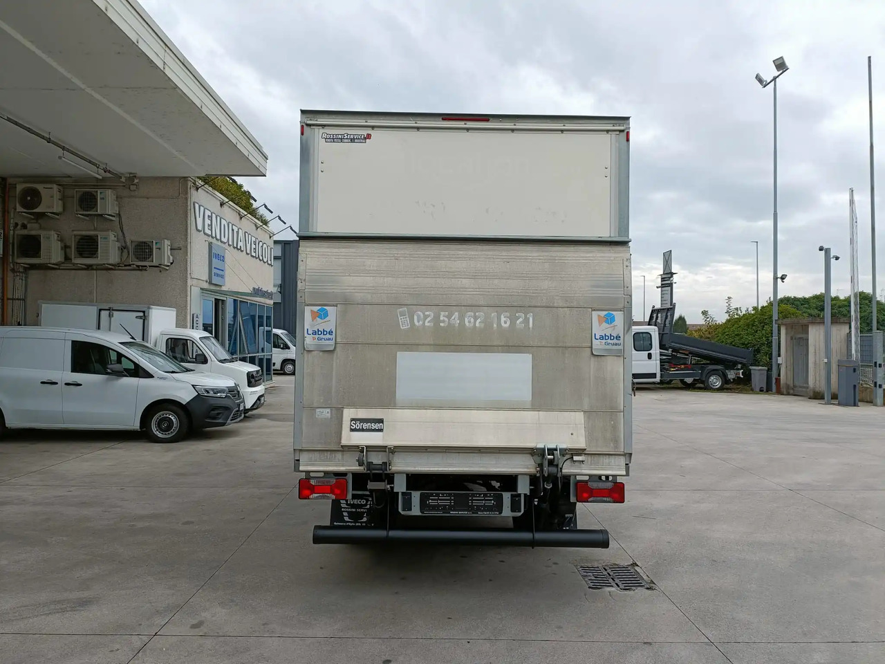 IVECO DAILY 35C16 3.0 - Dobozos kisteherautó: 5 kép. IVECO DAILY 35C16 3.0 - Dobozos kisteherautó: 5 kép.